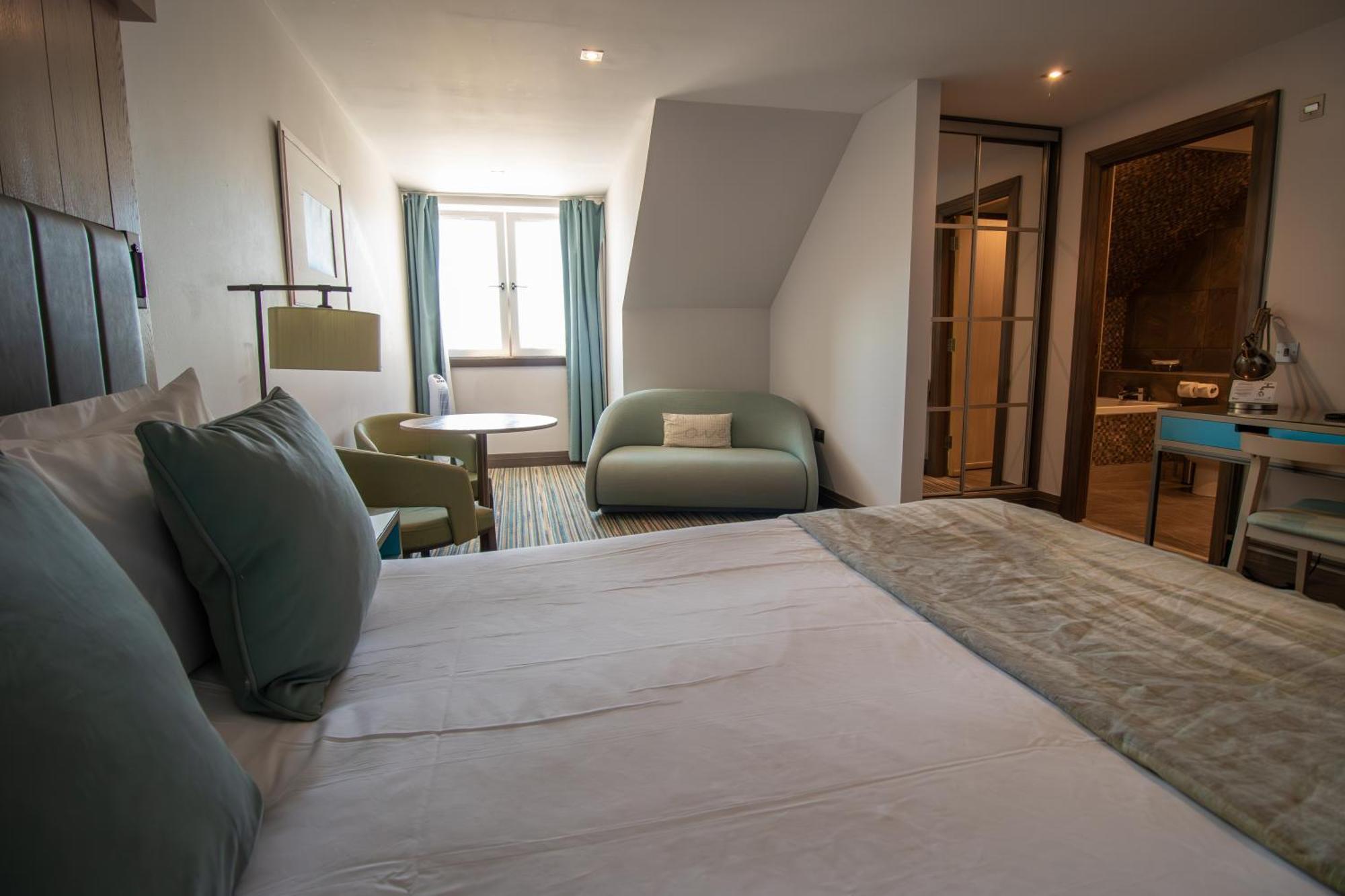 The Waterside 4*
